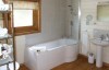 crop vale farm log cabin bathroom