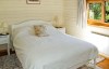 crop vale farm log cabin bedroom